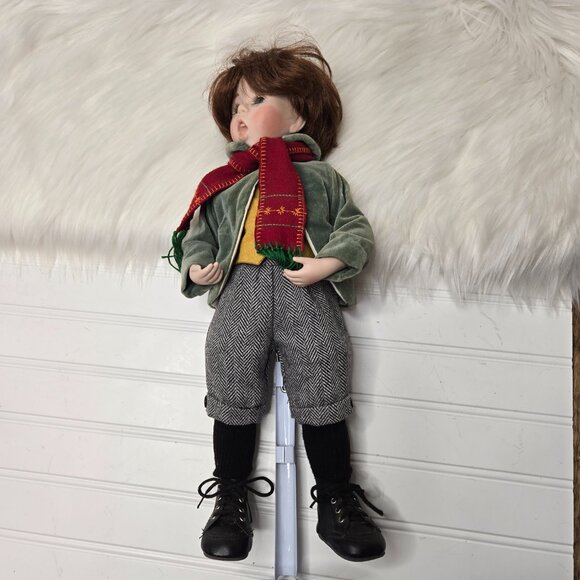Vintage 2001 "Robin" Caroller 16" Porcelain Doll Dianna Effner Soft Body w Stand - Picture 2 of 9
